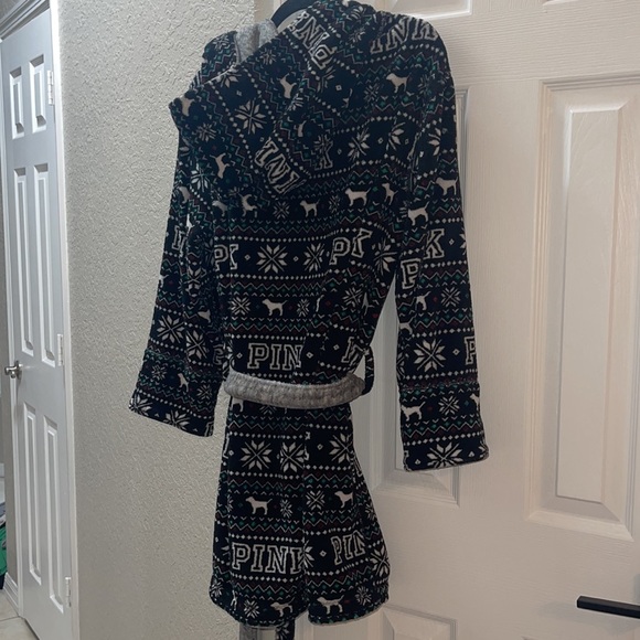 PINK Robe - Picture 5 of 5